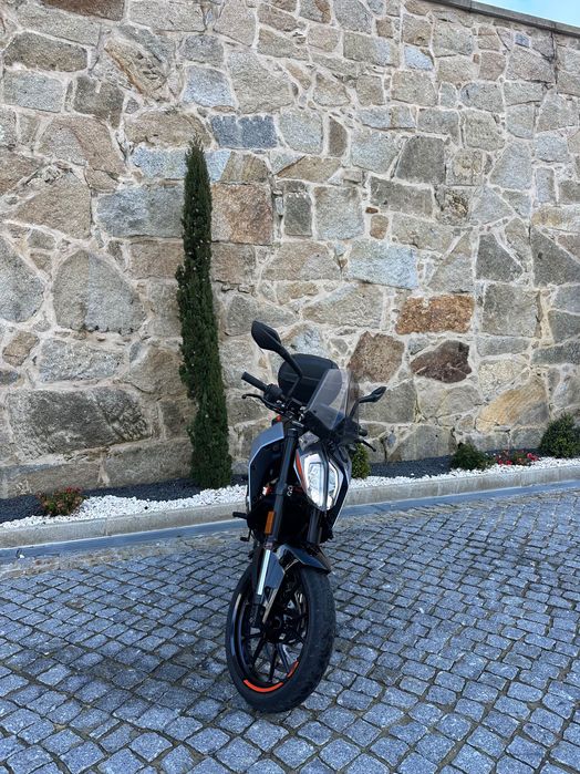 KTM Duke 125 - Ano 2023