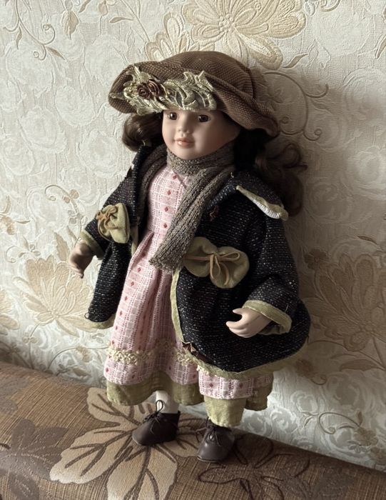 Лялька сувенірна  40 см