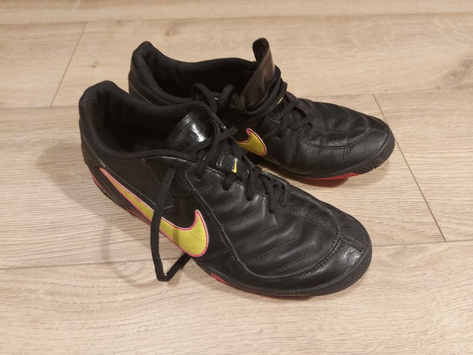 Buty halowe bezkorkowe do pilki noznej 40