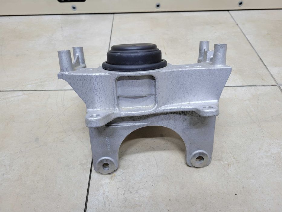 Подушка опора двигуна двигателя Nissan Rogue T33 2.5 2021