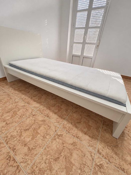 Cama IKEA completa + colchão + estrado – 140€