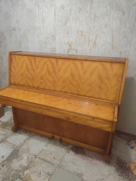 Продам фортепіано   б/у в гарному стані.