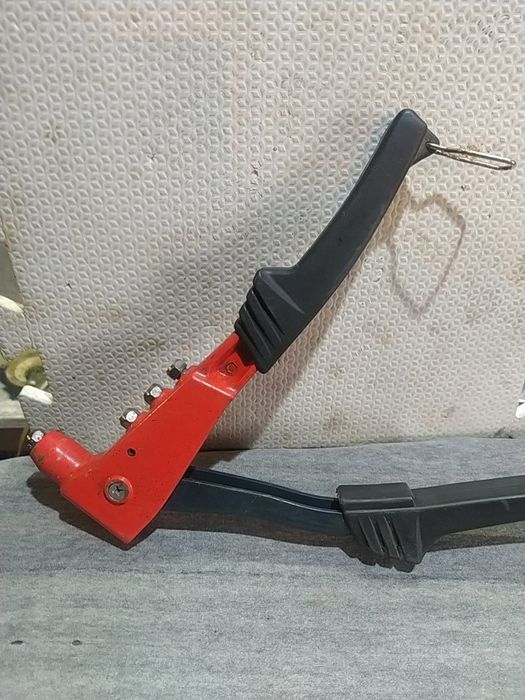 Клепочник пистолет для заклёпок!  В отличном состоянии!