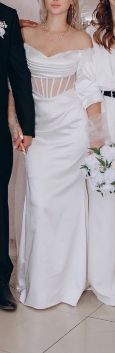 Весільна сукня не вінчана