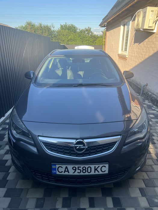Продам Opel Astra j