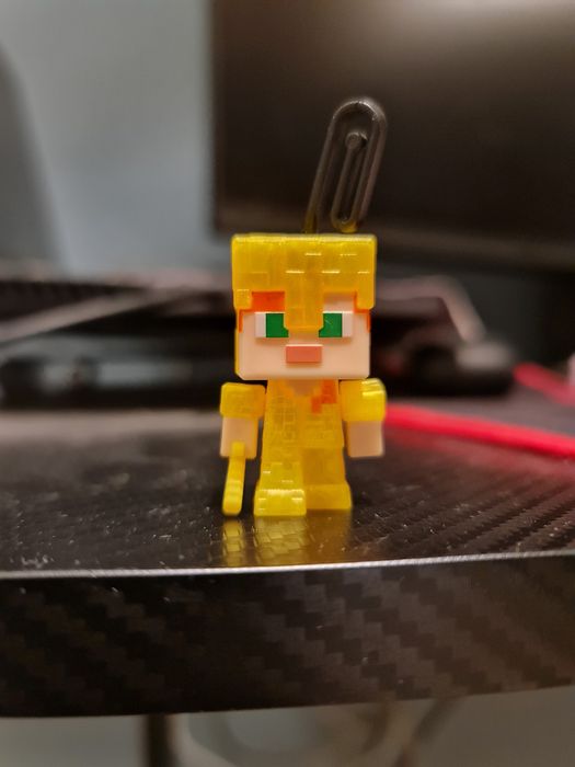 Figurka kinderjoy Alex z minecraft
