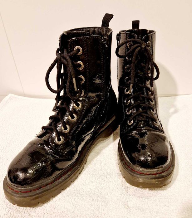 Bugatti trapery, botki sznurowane 37 lakierowane