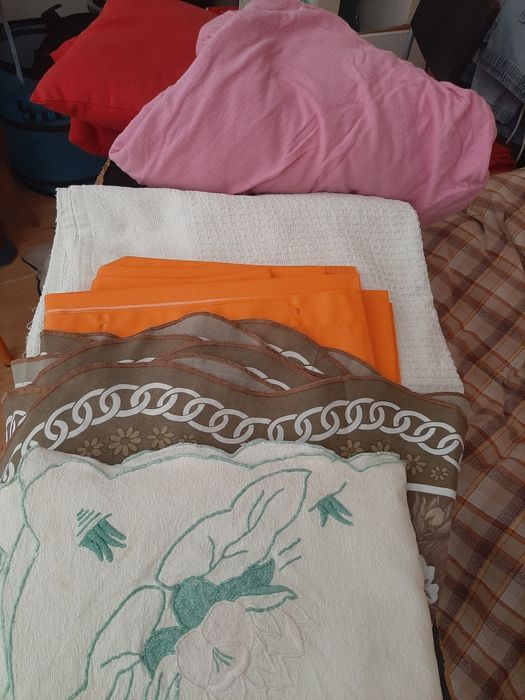 Conj roupa:Cortinados+cortinaWC+Toalha e lençol banho