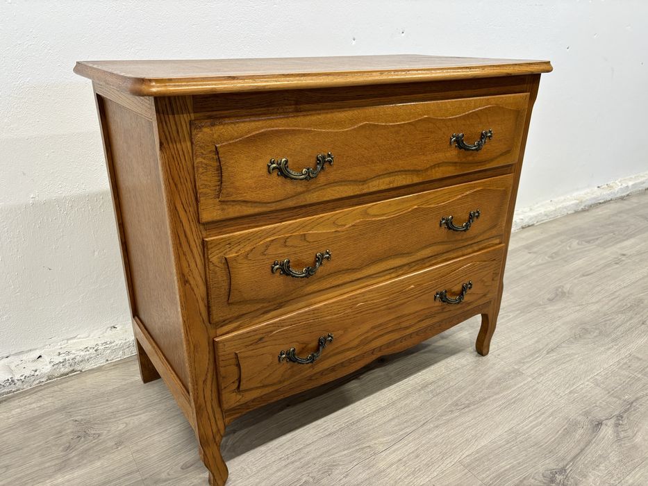 Jasna dębowa komda z szufladami