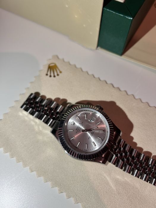 Rolex Datejust 41 – Silver Dial & Jubilee