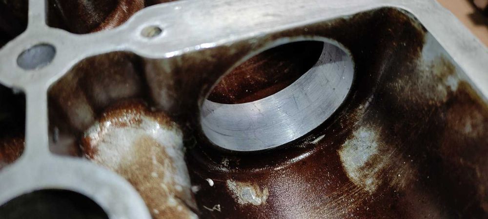 Крышка с распредвалами 03C103475 AA/T VW 1.6 fsi BLF BLP