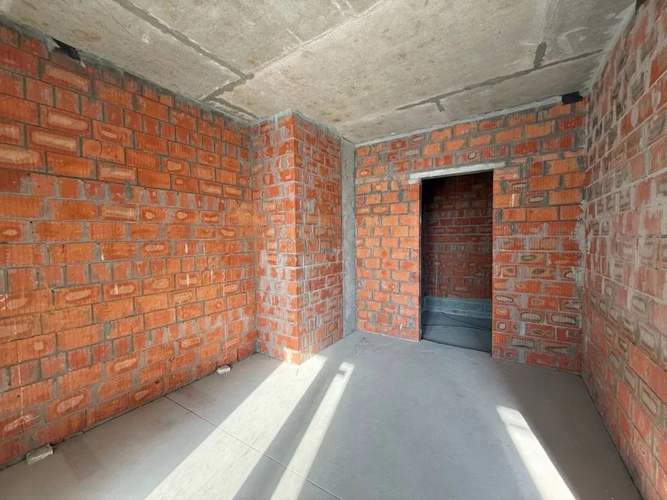 Продаж 1-к 47 м2, без ремонту ЖК Славутич