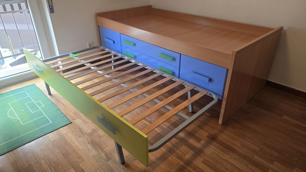 Cama dupla de  solteiro