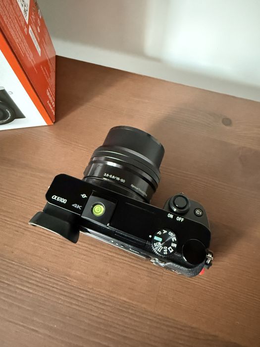 Sony a6100 com lente E PZ 16-50mm F3.5-5.6 + extras