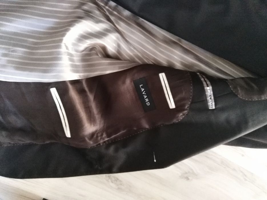 Garnitur męski firmy Lavard