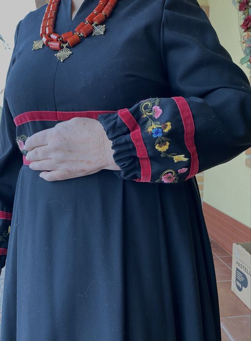 Продам вишиту сукню