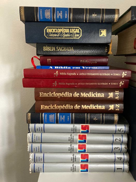 Livros e enciclopédias