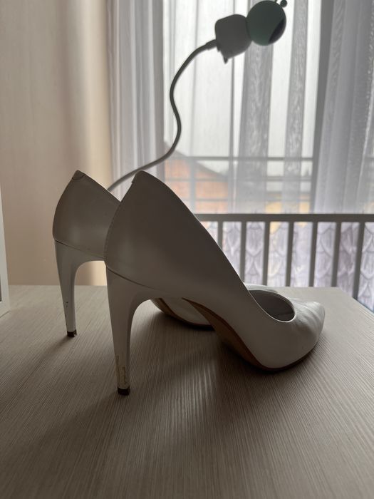 Buty ślubne Neścior – rozmiar 39, eleganckie białe szpilki