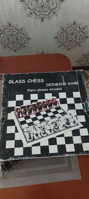 Подарочная игра шахматы с рюмочками