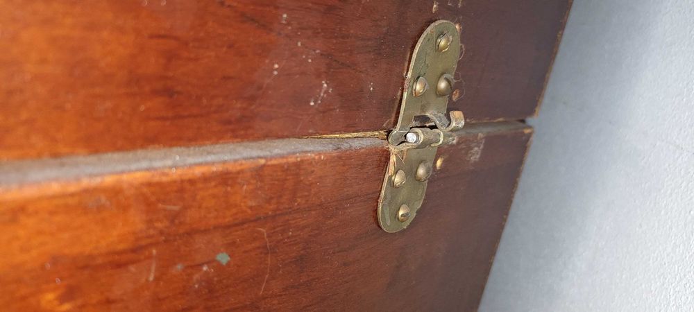 Arca/baú antiga de madeira