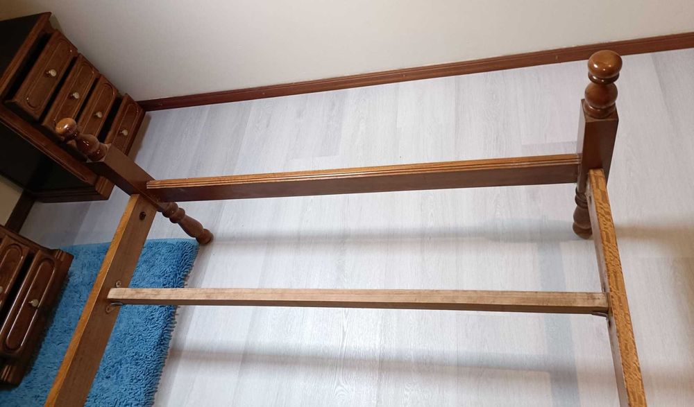 Cama de Casal em Madeira de Pinho