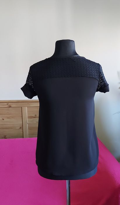 Czarna bluzka, elegancka, koronka, plisy wzdłuż bluzki,