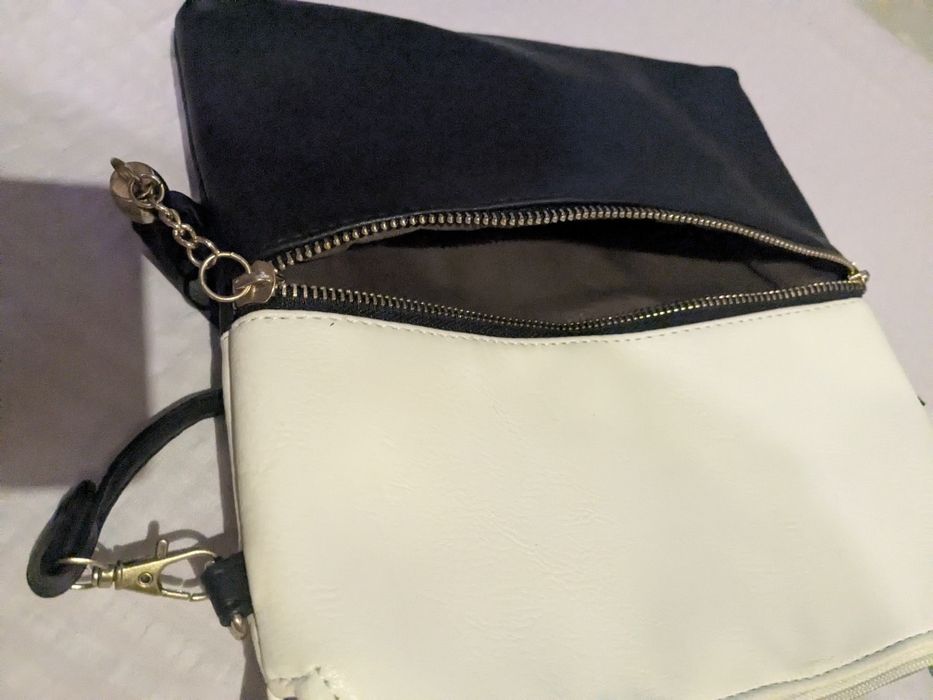 Torebka damska listonoszka biało-czarna ze złotym