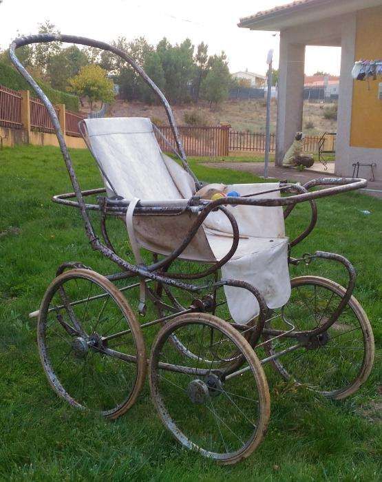 Bonito carrinho de Bebé do principio do século XX.