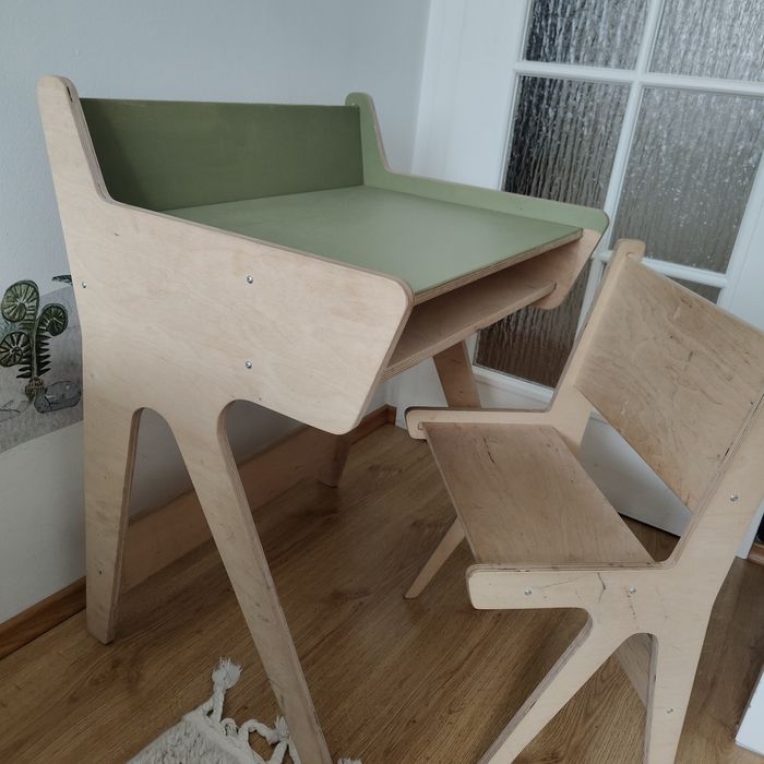 Komplet drewniane biurko plus krzesełko