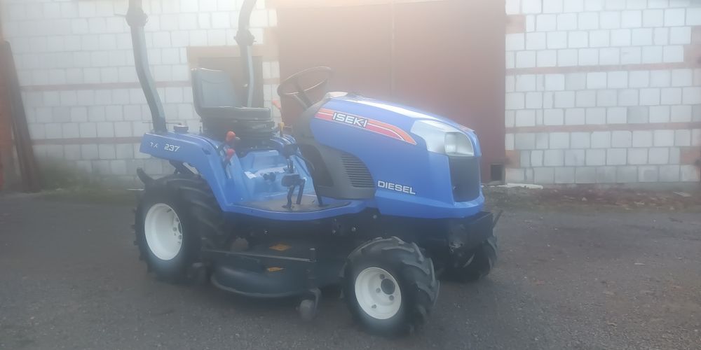 Kosiarka traktorek ogrodniczy iseki txg237 4x4 diesel podnośnik