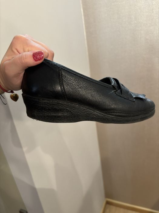 Buty na koturnie czarne 36