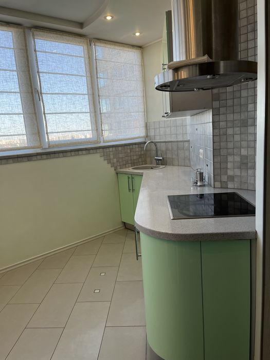 Продаж 2 кім. 65 кв.м Саперно-Слобідська 22