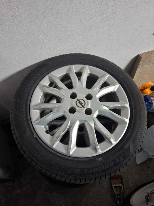 Pneus com jantes Opel corsa