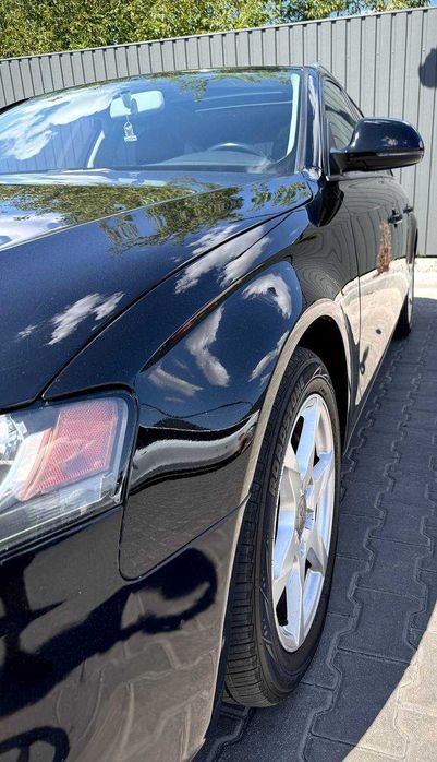 Автомобіль Audi A4 B8