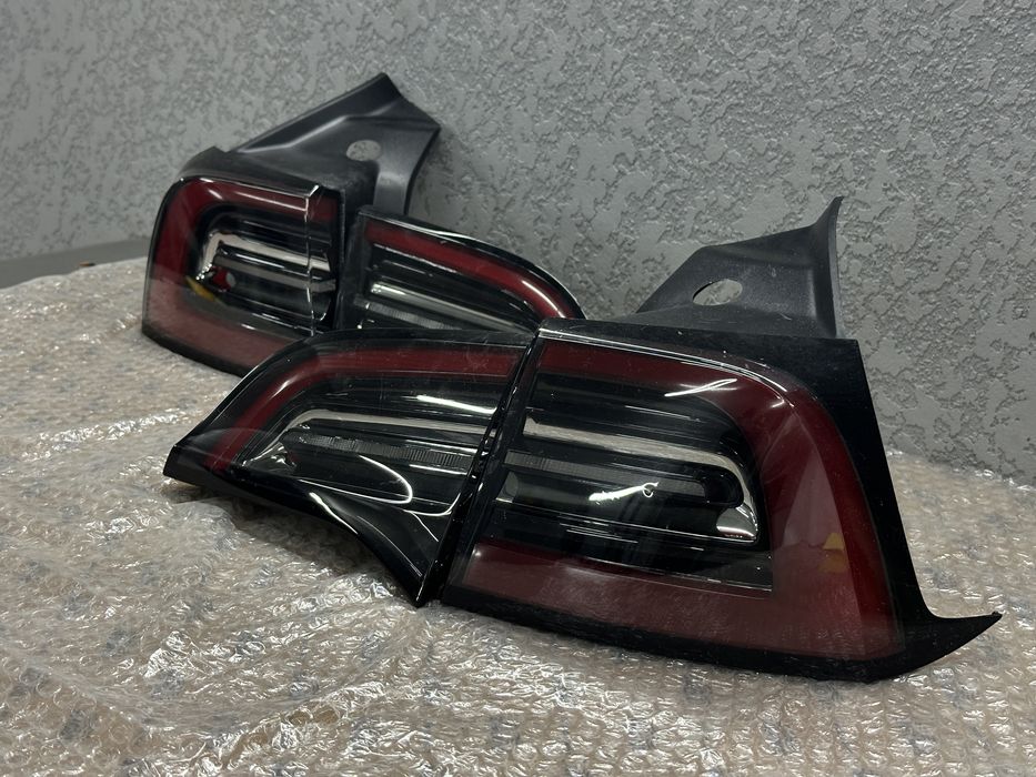 Tesla Model 3 / Y Стопи Фонари Europe Комплект Тесла Ідеальні ліхтарі