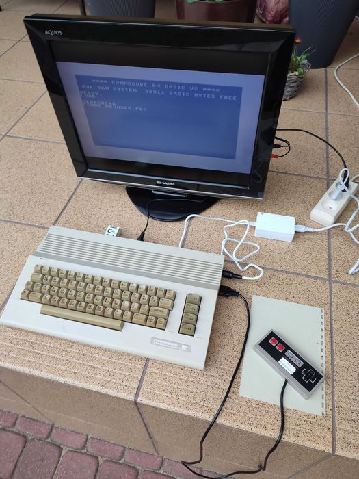 Commodore C64 kompletny zestaw z grami cartridge Tapecart stan bdb, sprawny.