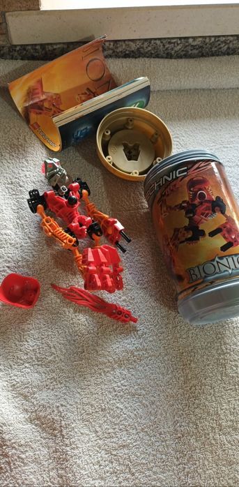LEGO Technic e LEGO Bionicle, lançadas no início dos anos 2000.