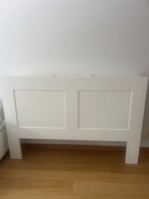 Cabeceira de cama branca