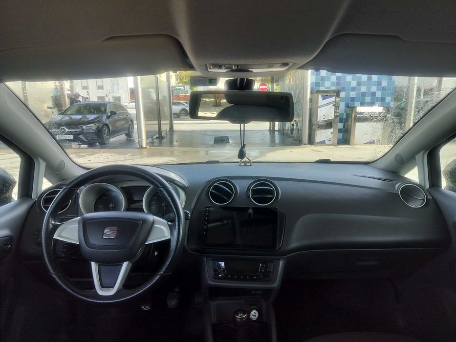 SEAT Ibiza 6J ST 1.2 TDI | 161.000 km | 2 Chaves | Pneus Novos | Muito Económico foto 4