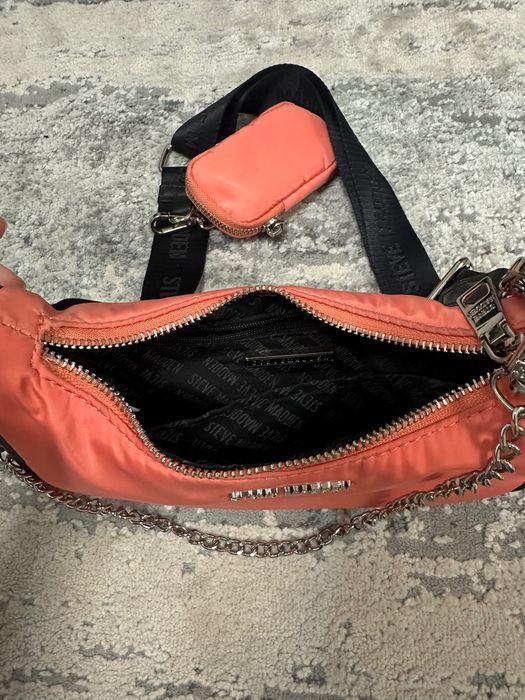 Яскрава сумка Steve Madden