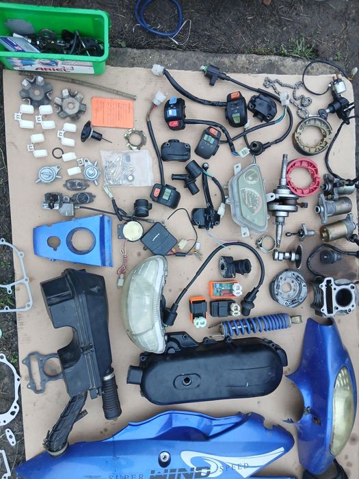 Продам скутер и запчасти.