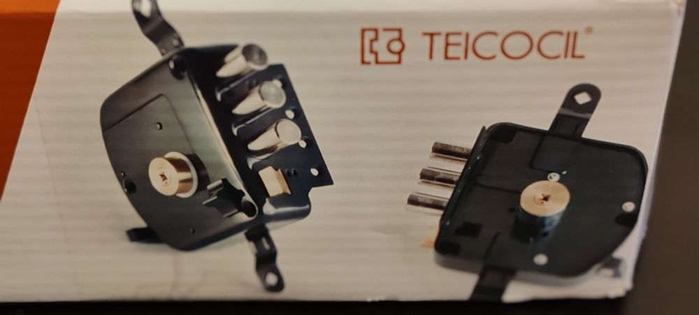 Fechadura de sobrepor com trancas