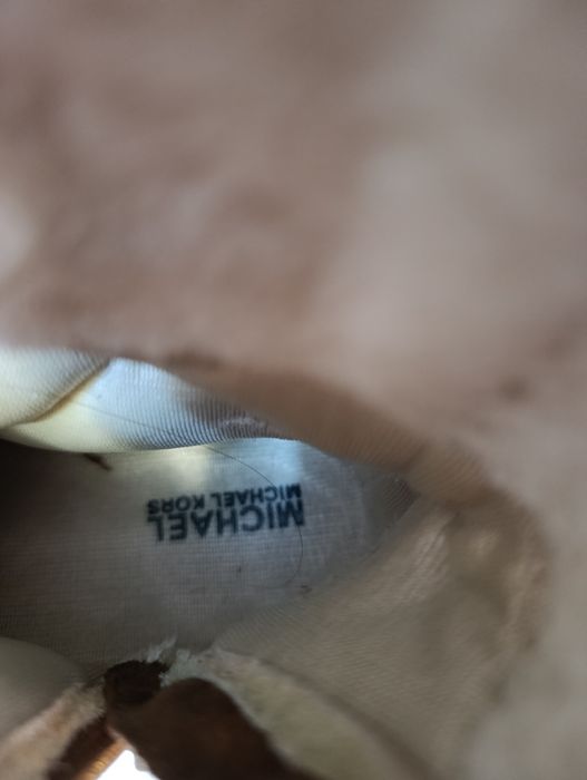 Продаж дитячого взуття