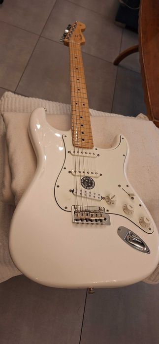 Fender Player Stratocaster Polar White