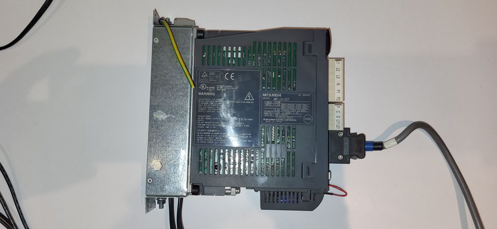 Serwo wzmacniacz Mitsubishi