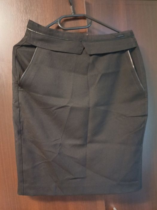 Czarna spódnica biznesowa marki Orsay roz 34