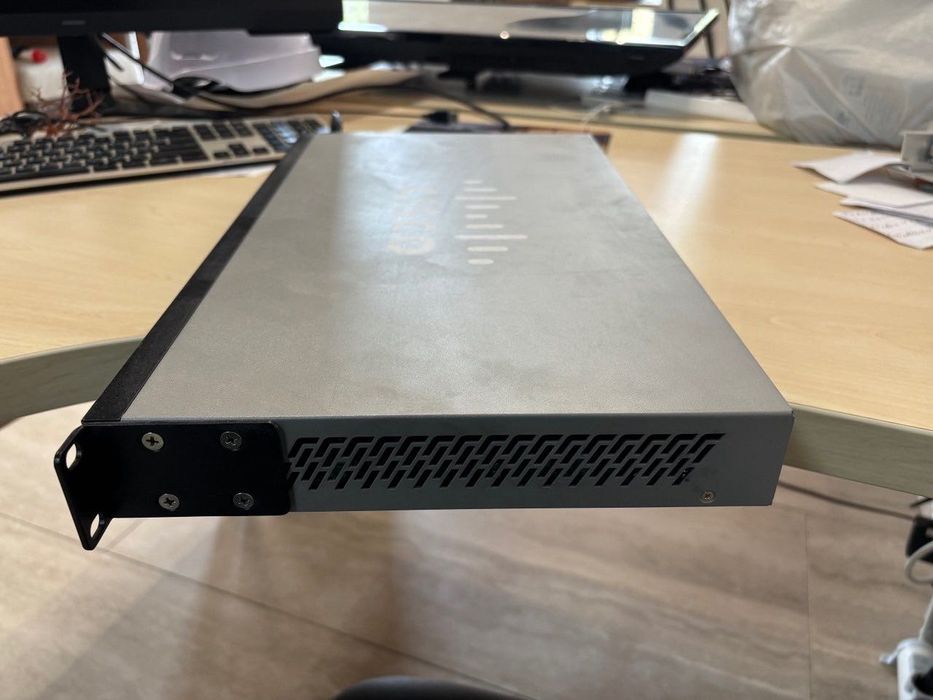 Cisco Switch SG 300-52   52 порти