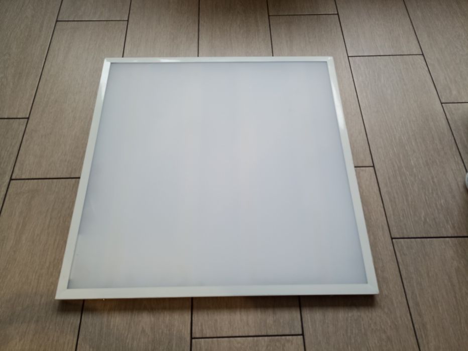 Світильники LED  вбудовані (армстронг)