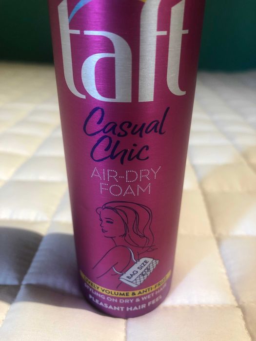 Spray do włosów Schwarzkopf Taft Casual Chic 150 ml