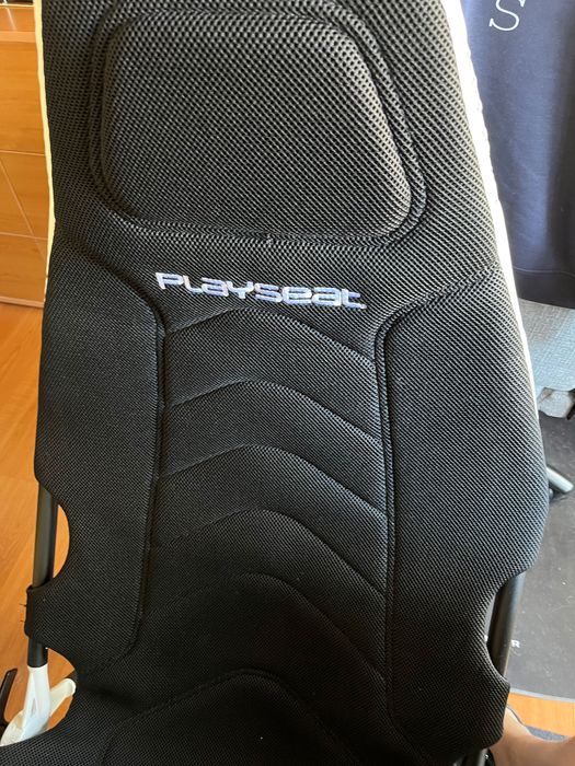 Playseat F1 Edition + Moza R5 Bundle com volante KS